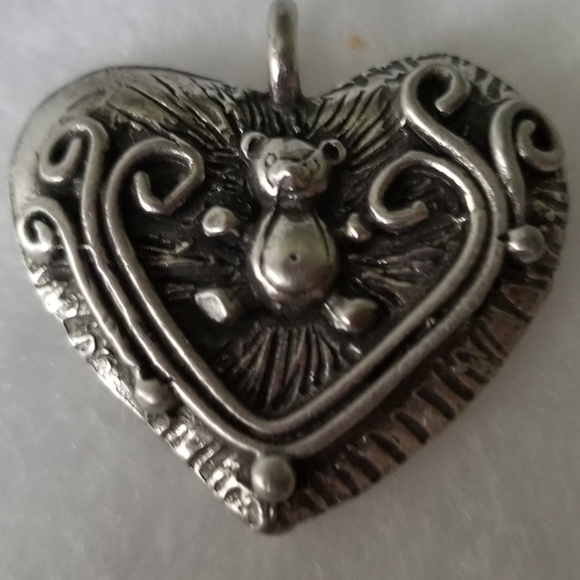 Handcrafted pewter ltd heart bear charm - Picture 1 of 4